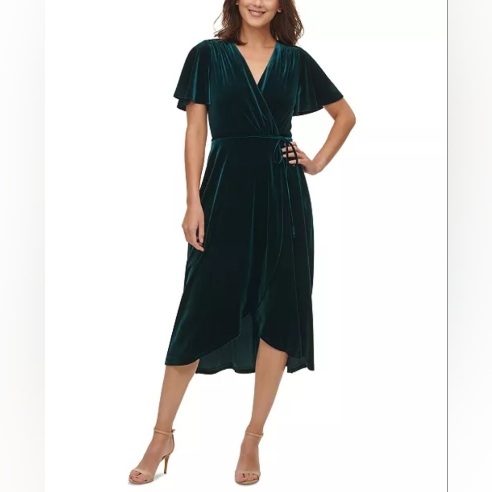 🎉 SALE 🎉 Vince Camuto Velvet Flutter-Sleeve Wrap Dress